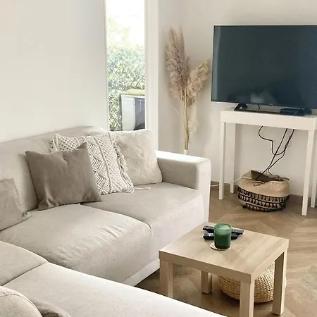 Boheme & Cozy - Spacious Apt Acwifi Daire