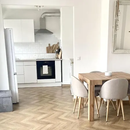 Boheme & Cozy - Spacious Apt Acwifi
