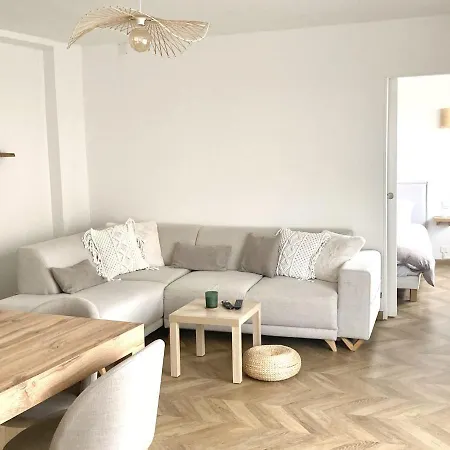 Boheme & Cozy - Spacious Apt Acwifi