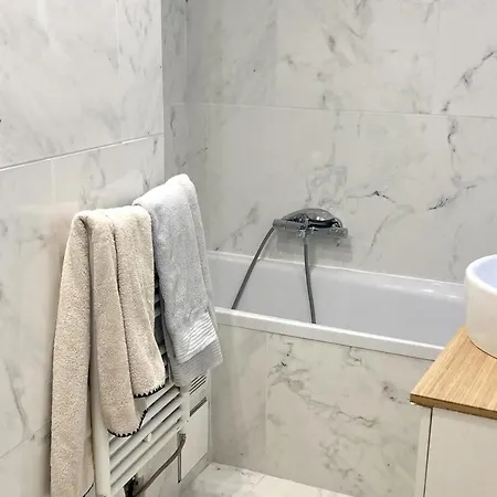 Boheme & Cozy - Spacious Apt Acwifi Apartamento